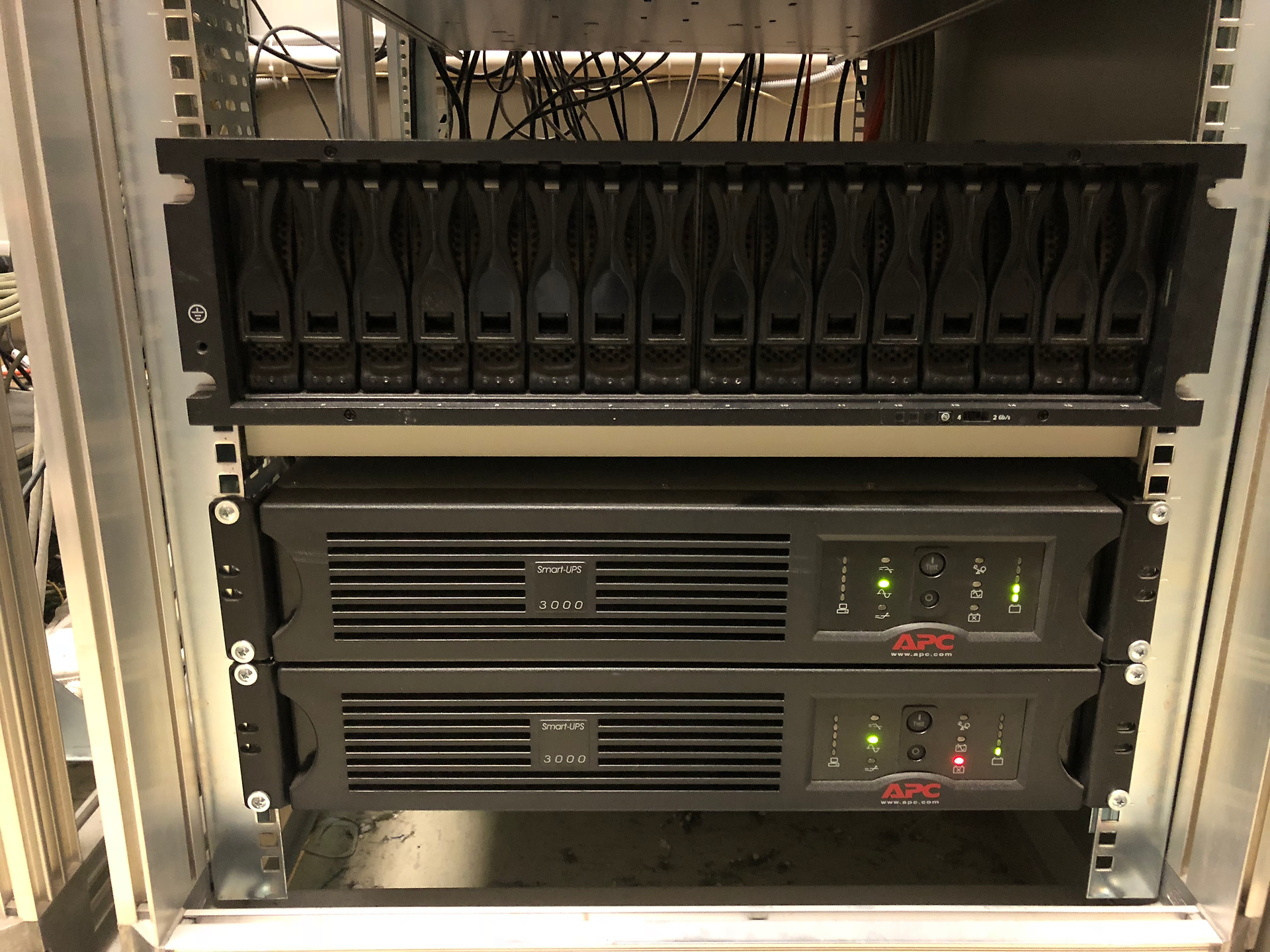 Wingo Recycle 專業 Server回收/伺服器回收 - 機櫃內大批量安裝之 HP ProLiant DL380 G6、DL380 G7 雷射伺服器與 EMC Avamar 儲存陣列實錄