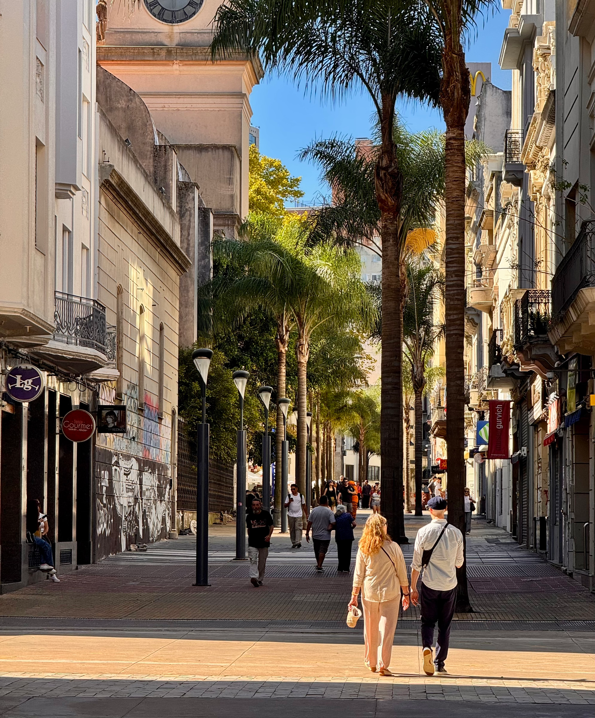 Walking the Peatonal to Lunch