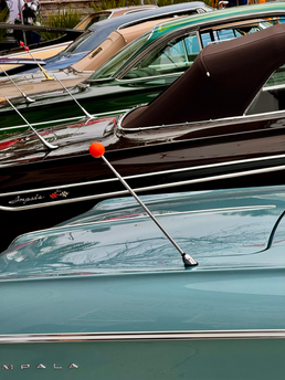 Old cars with ofrendas in La Ventura, CA