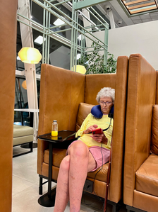 Delayed flight meant Bonnie's first visit to a lounge!