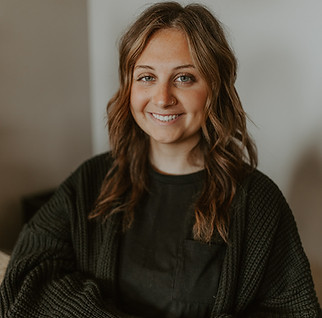 Lina Minniti DeCola Salon Stylist.jpg