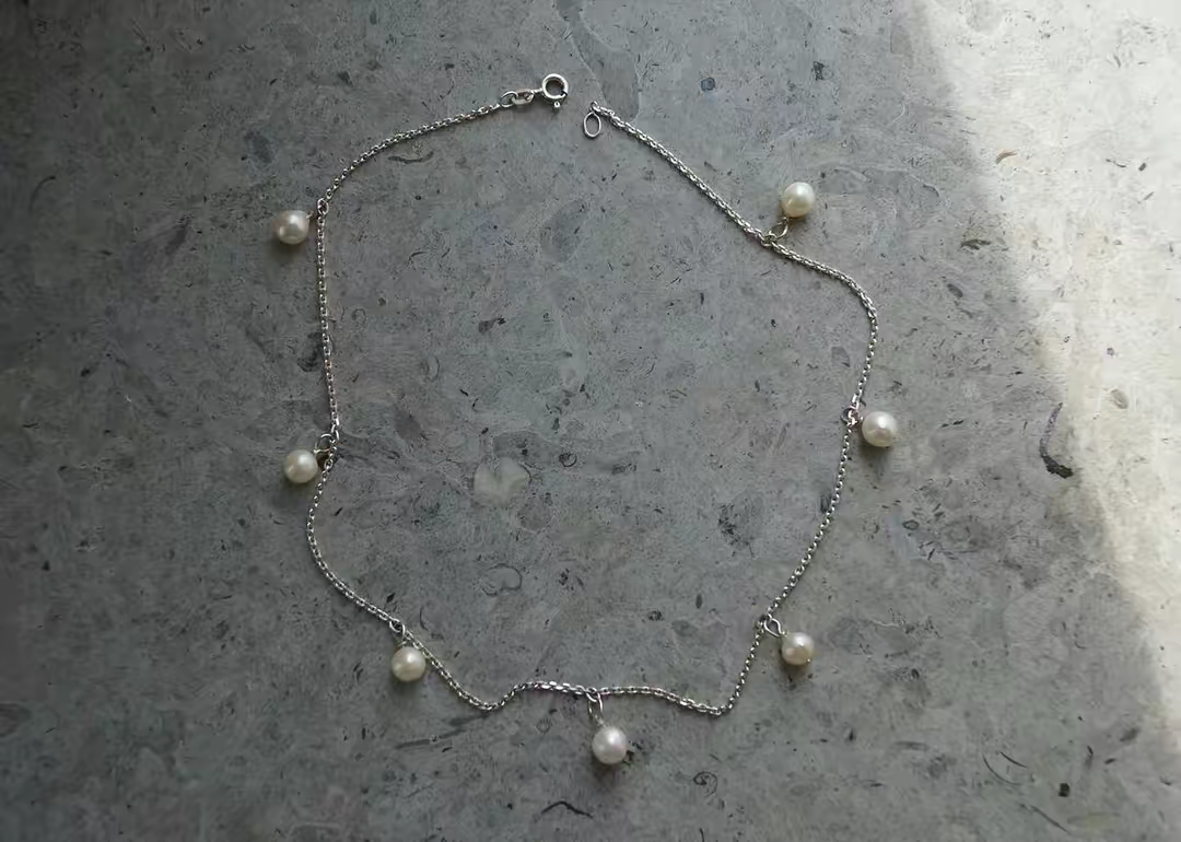 HANGING PEARL NECLACE