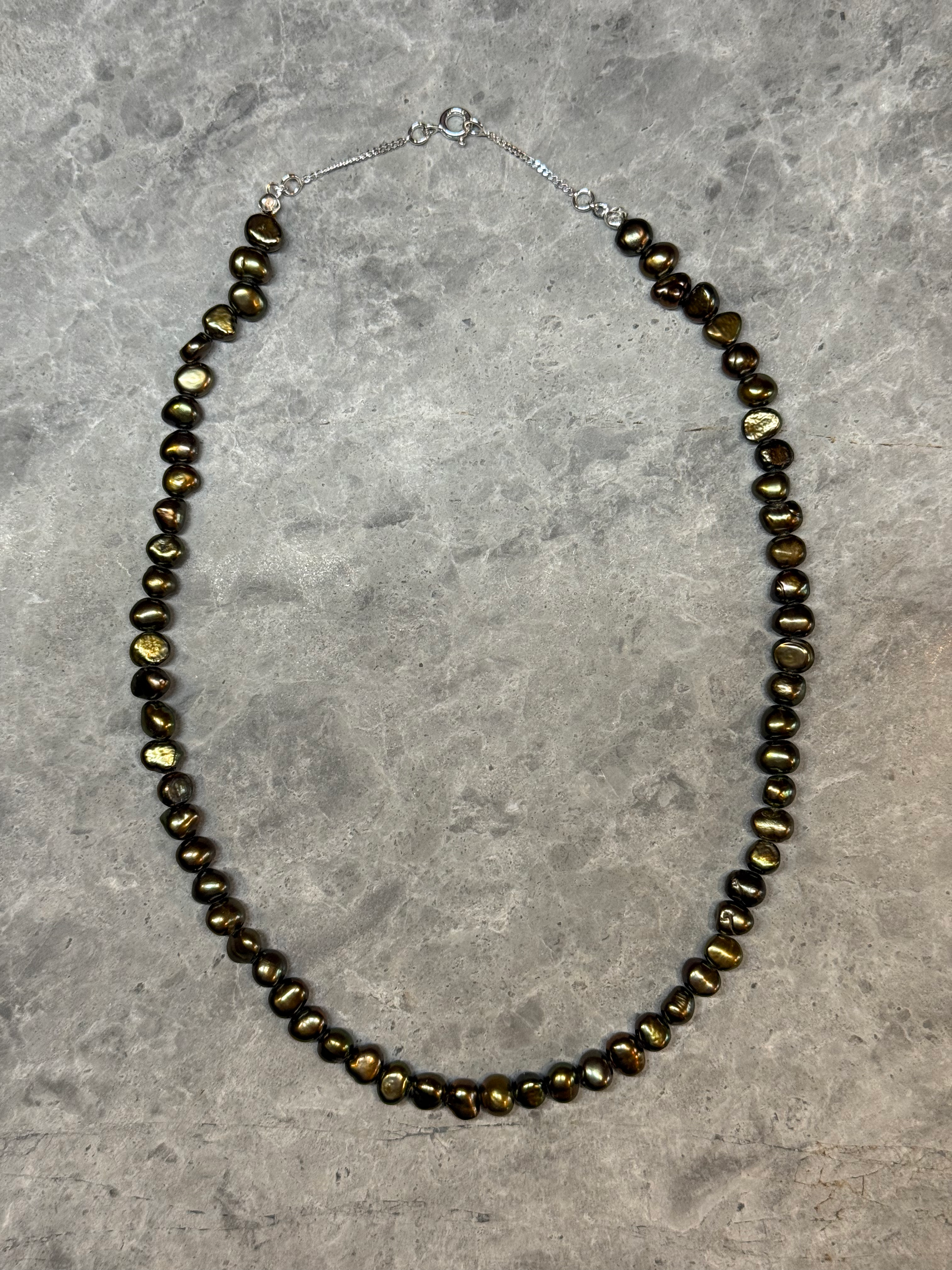 GREEN PEARL NECKLACE