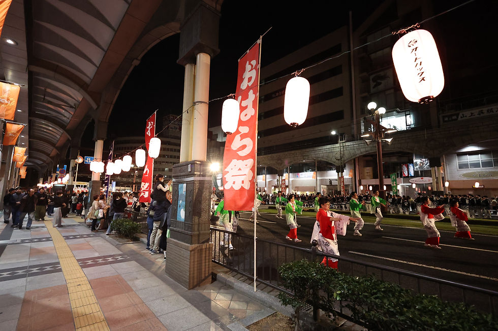 夜の金生町を踊る人々(2日夜/鹿児島市)