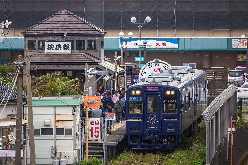 枕崎駅に入線したおれんじ食堂