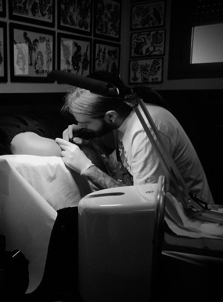 Aitor Irimia- Tatuador puntillismo y mandalas Madrid