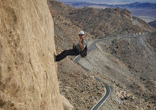 Guided mountain rappelling experience in Baja California