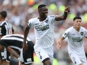 Botafogo supera expulsão relâmpago e conquista Libertadores inédita