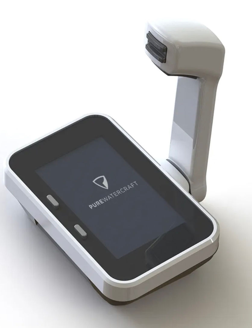 A close-up of the Bluetooth-enabled throttle providing real time data of the pontoon boats performance. 