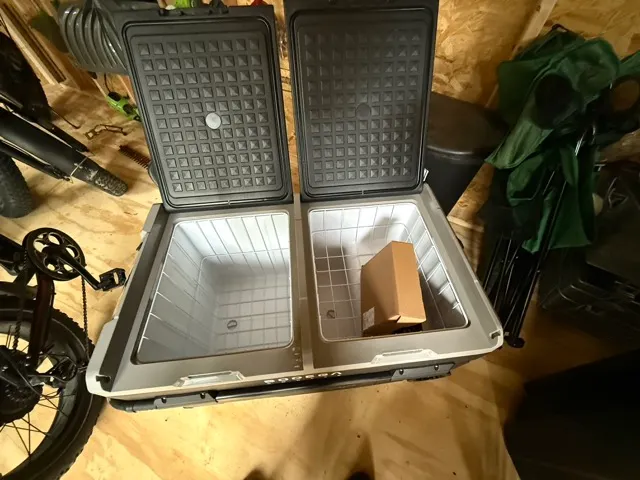 A closer look into an open BODEGA 121qt portable cooler