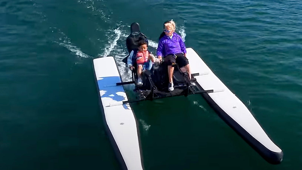 A closer look at two passengers on the Water Otter OT4