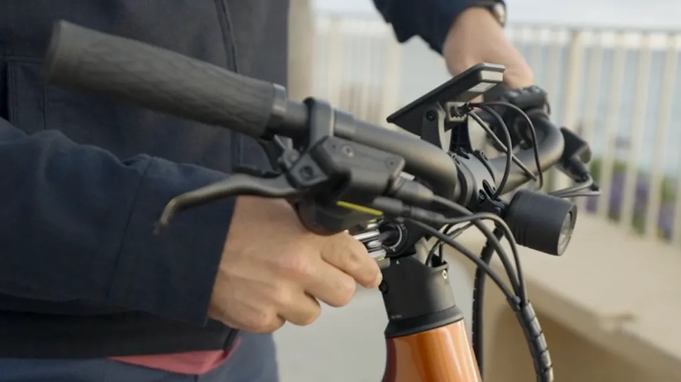 A view of the adjustable stem and handlebars on the Aventon Pace 5 REC ebike