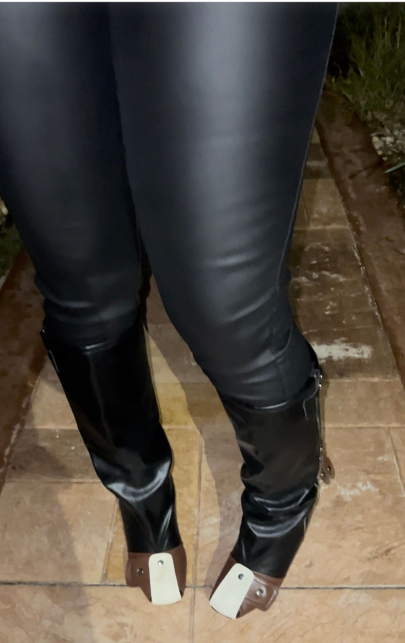 Thumbnail: Boots