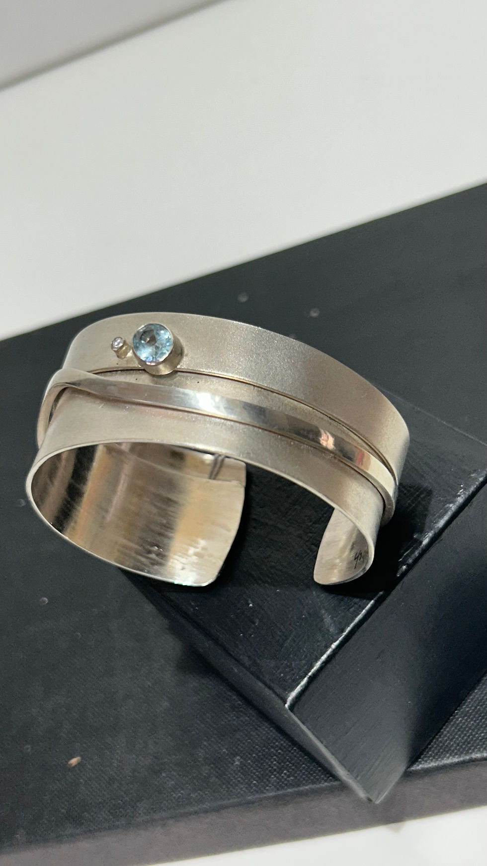 Thumbnail: X32…Bangle/Silver/Topaz small Diamond.