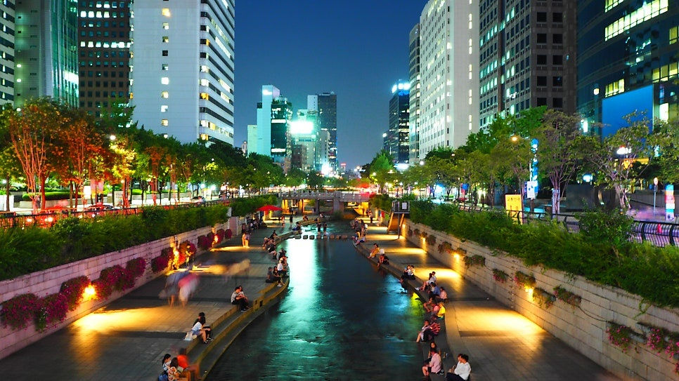 Thumbnail: ソウル夜景 Xmasイルミネーション 噴水ショー セビッソム 光化門広場・清渓川+広蔵市場