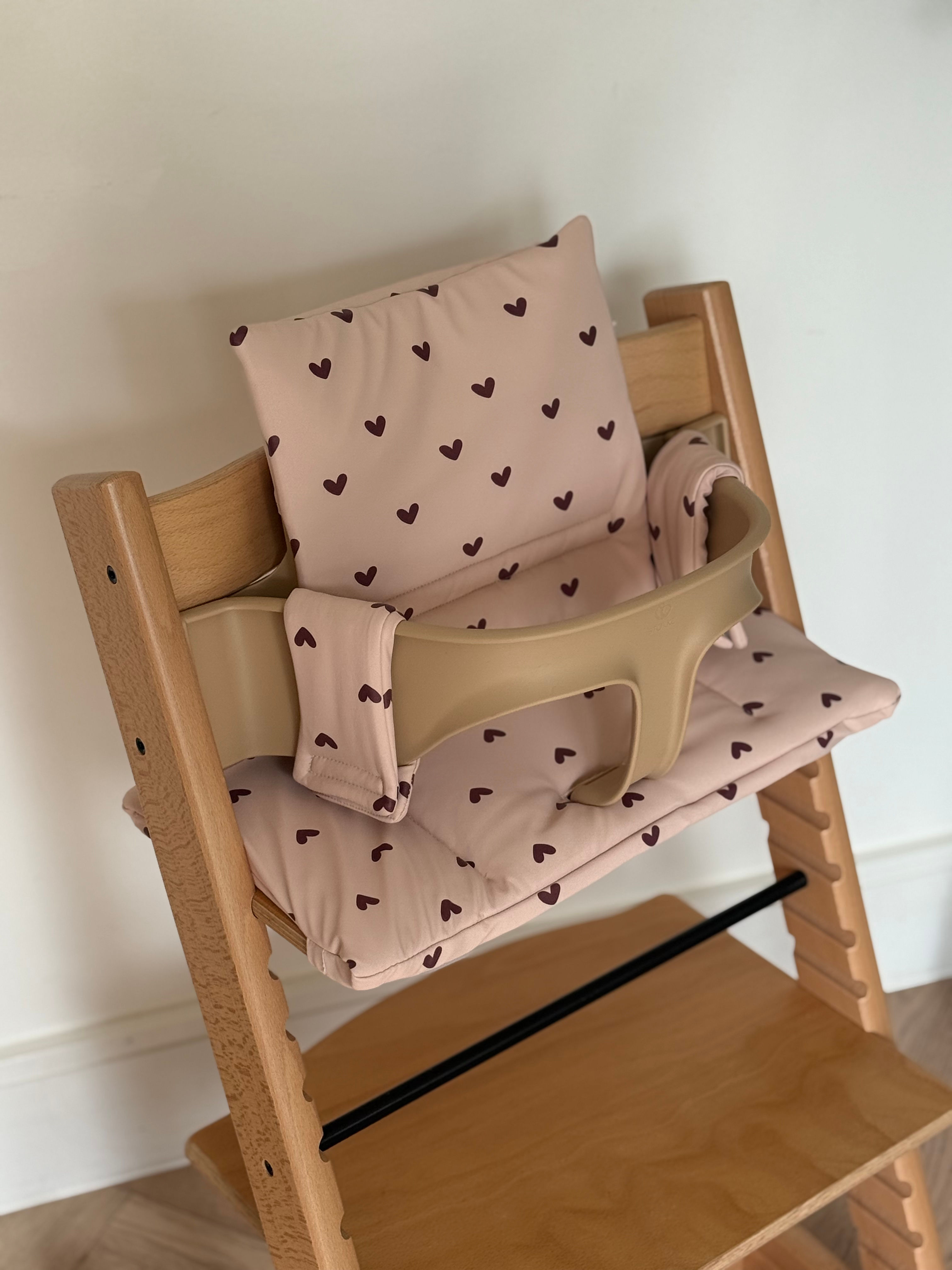 Strawberry Kisses (A) 2 in 1 Cushion