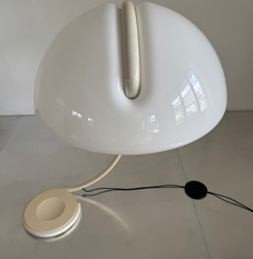1970s Serpente floor lamp by Elio Martinelli for Martinelli Luce in rare beige