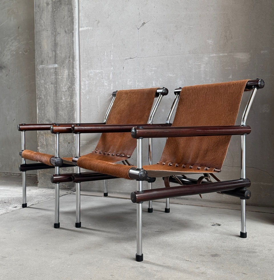 Pair of rare 1960s Gil Viess safari chairs for Alpha Furniture with hair-on cowhide sling seats