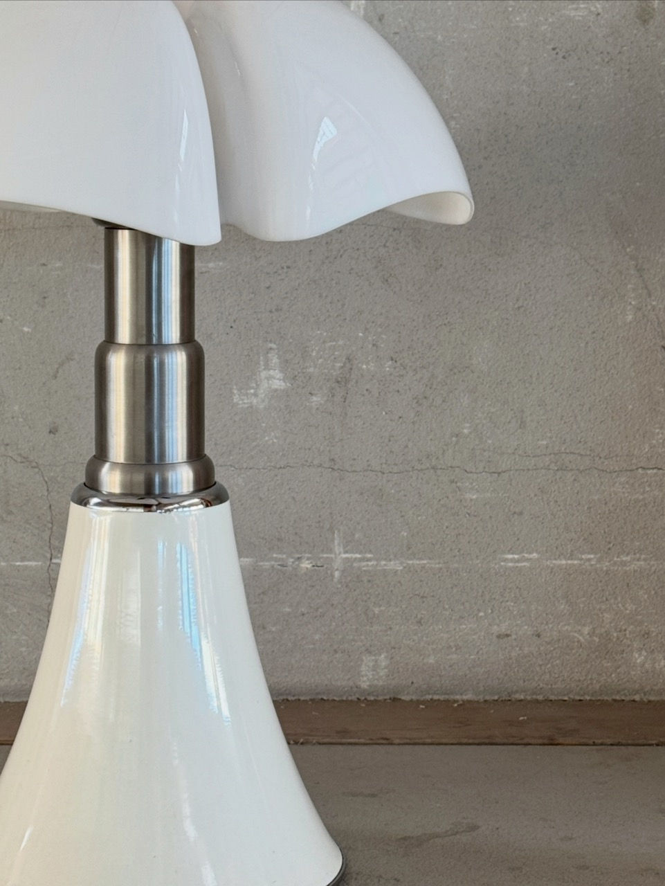 Close-up detail of the satin stainless steel telescopic stem mechanism on the Pipistrello lamp