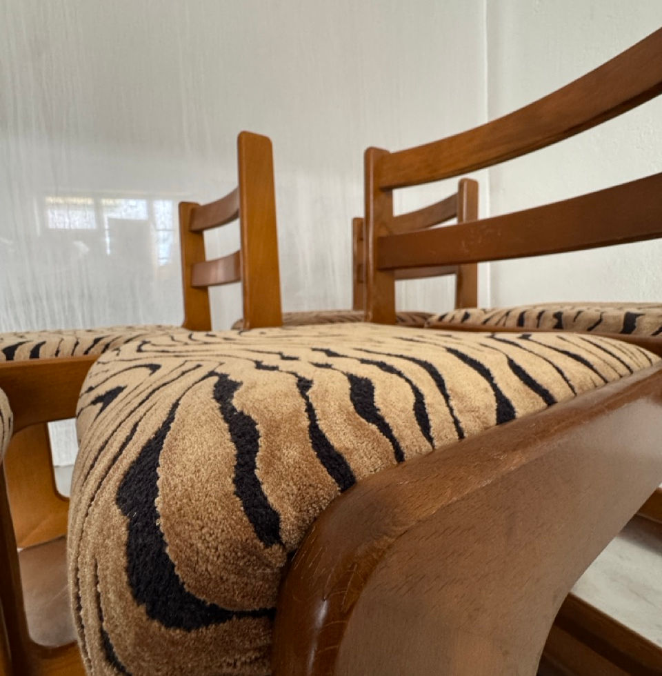 Side profile of the iconic solid wood Casala cantilever frame