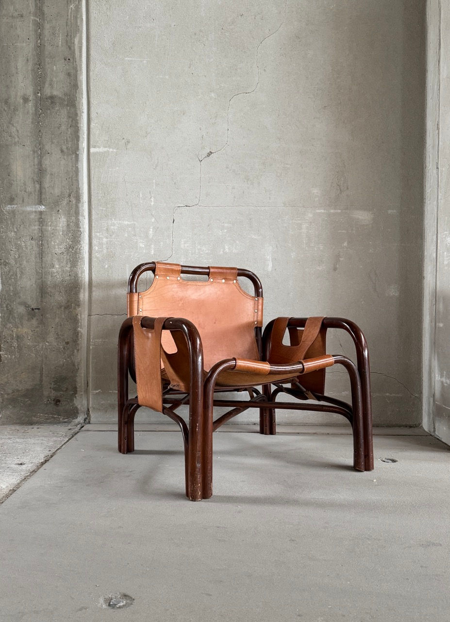 Original vintage 1960s Tito Agnoli leather Safari chair for Bonacina in a minimalist concrete setting