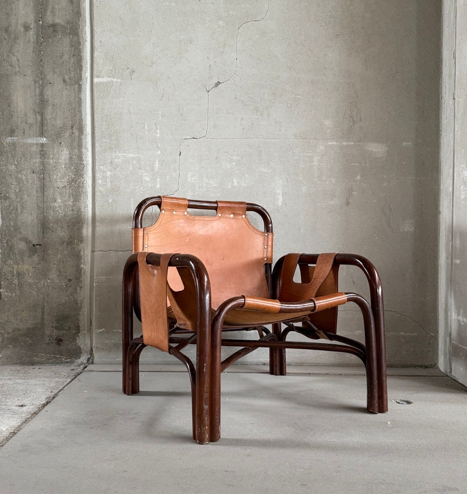 Original vintage 1960s Tito Agnoli leather Safari chair for Bonacina in a minimalist concrete setting