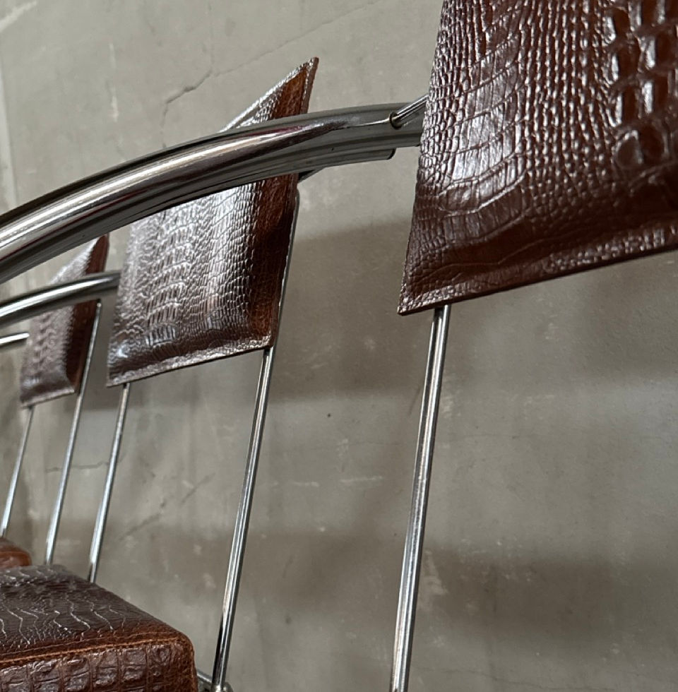 Backrest alignment of the vintage postmodern dining chairs
