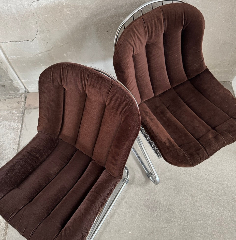Top-down angle view of the pair of 1970s Italian mid-century modern dining chairs