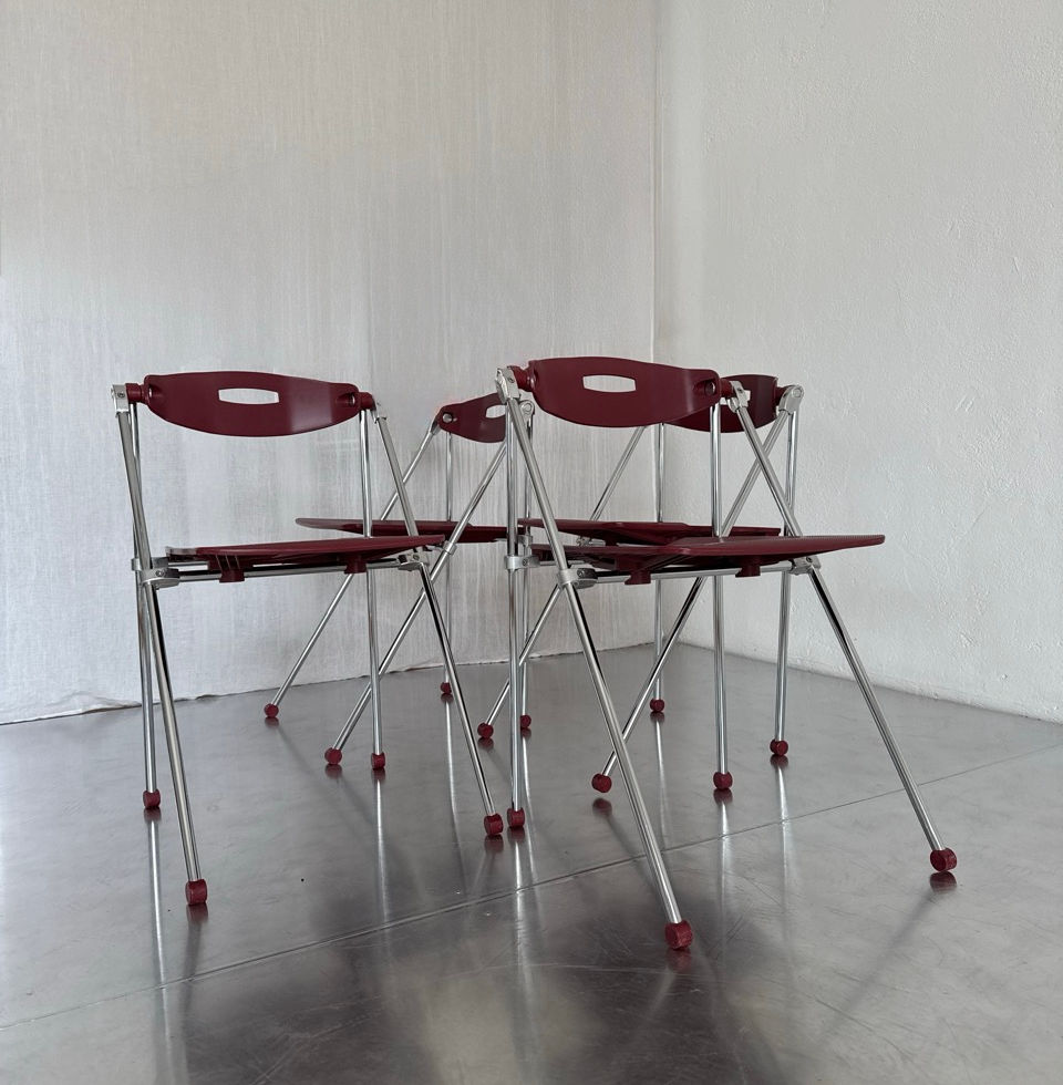 Versatile Sitland Ouverture chair set with dynamic layout options