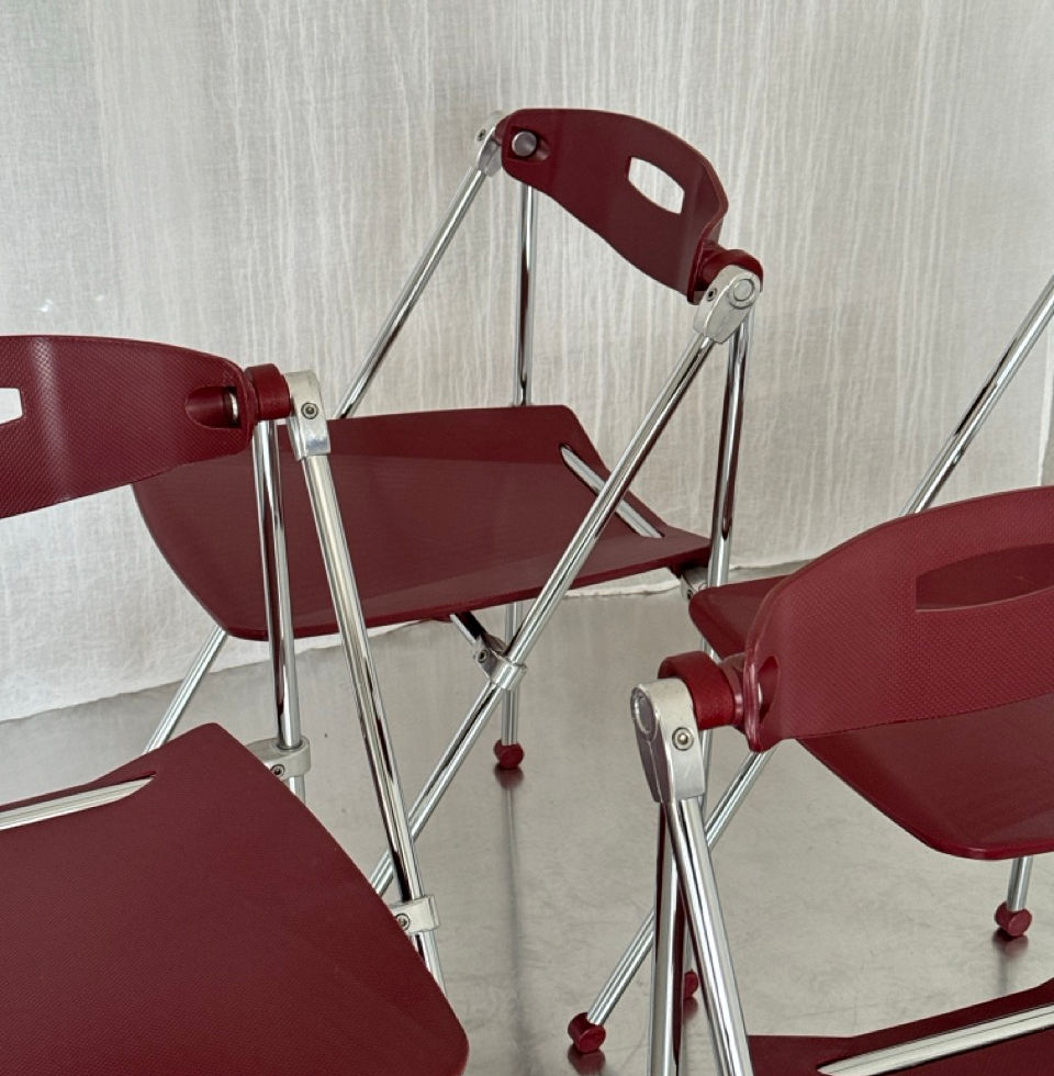 Rear view of the wine-red dining and office folding chairs by Sitland