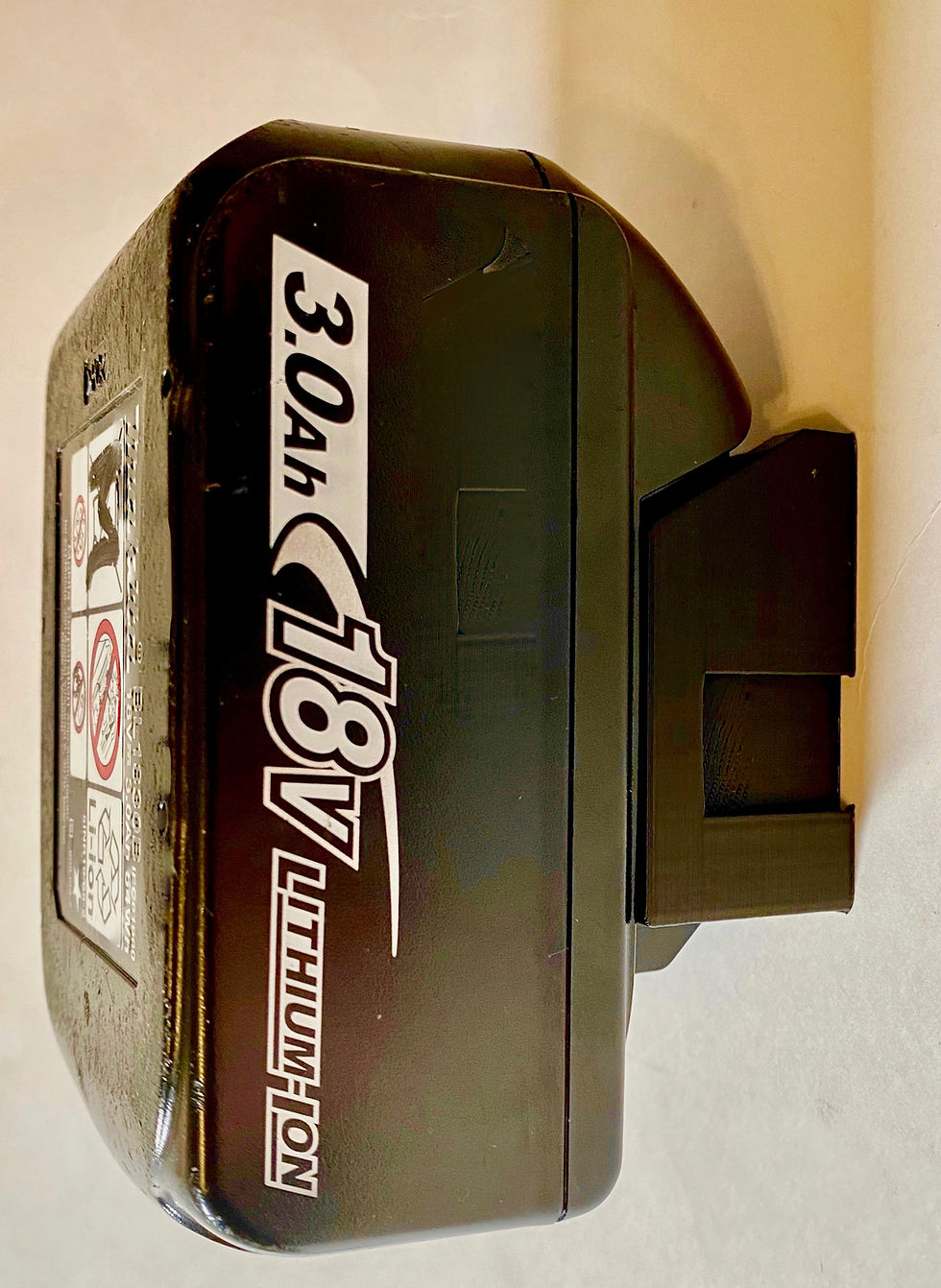 Akkuhalter für Makita 14.4V und 18V Akkus