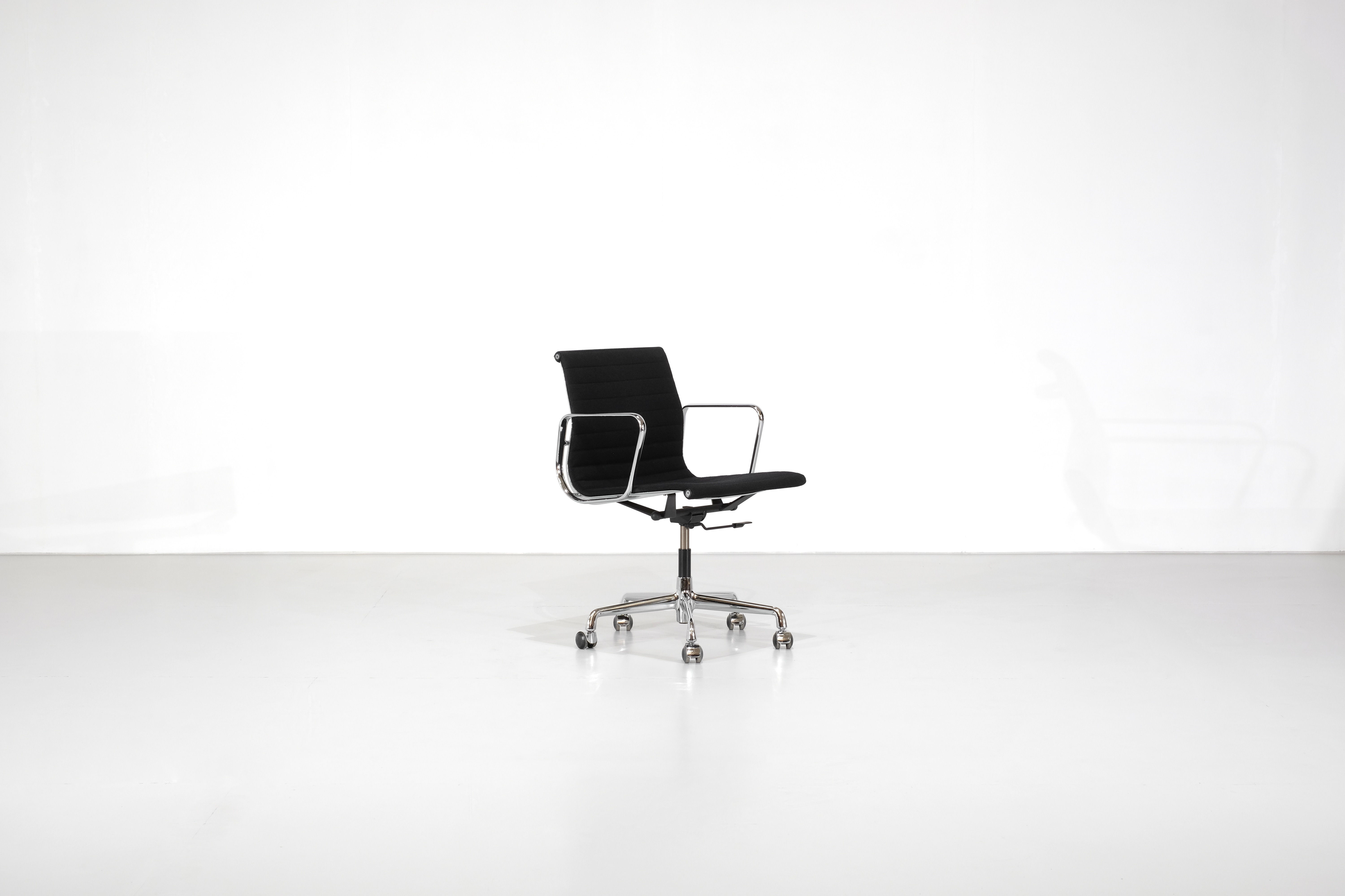 Armchair for " EA 117 " Charles Ray Eames for ICF USA 1969.