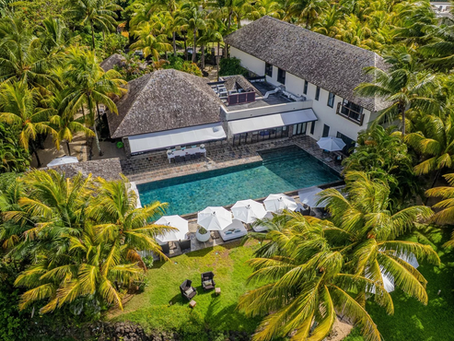 Villa Tropical: a luxurious interlude between nature, sea and retro-chic elegance