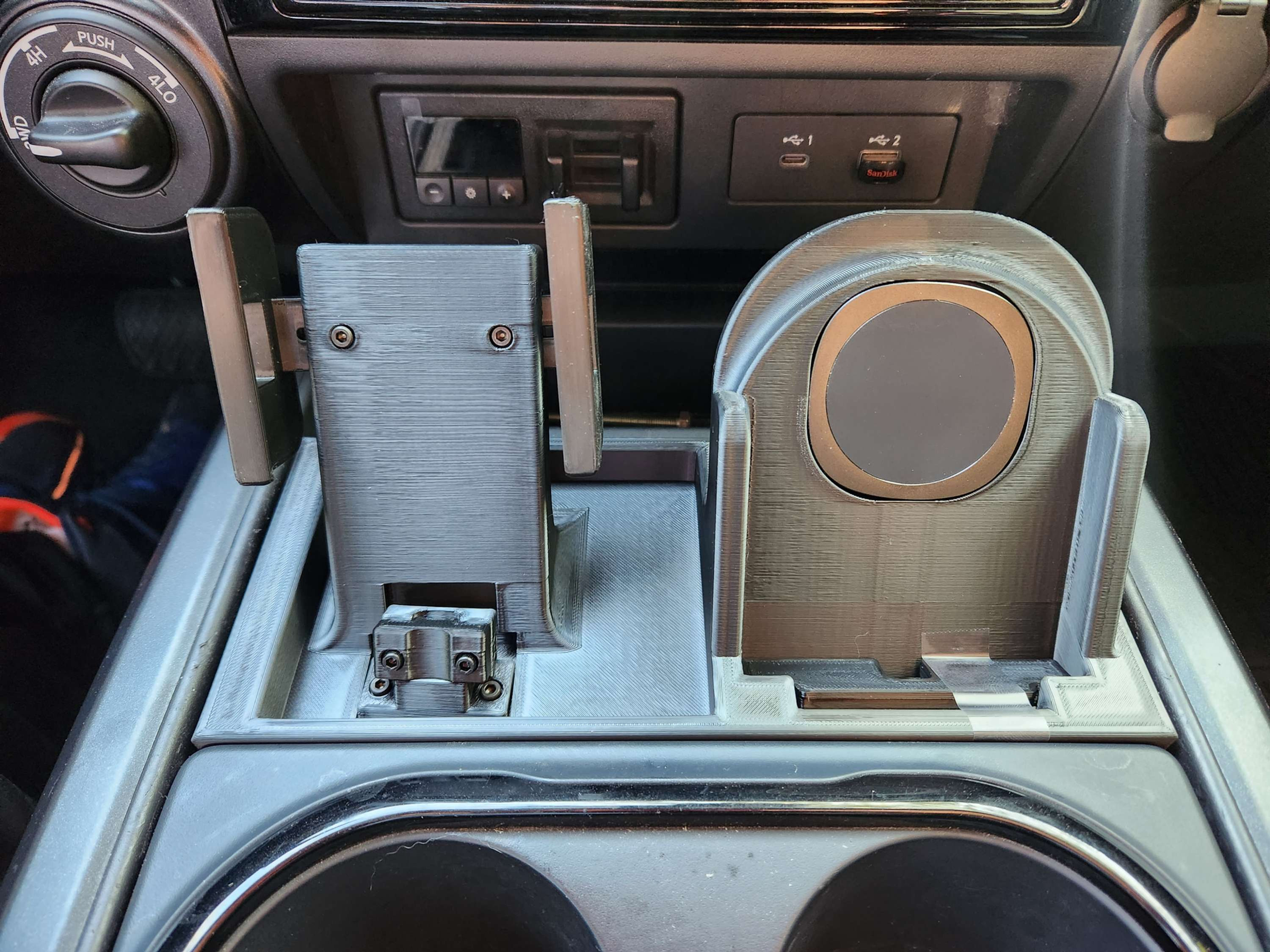 Nissan Titan Wireless Charger and Quick Dock