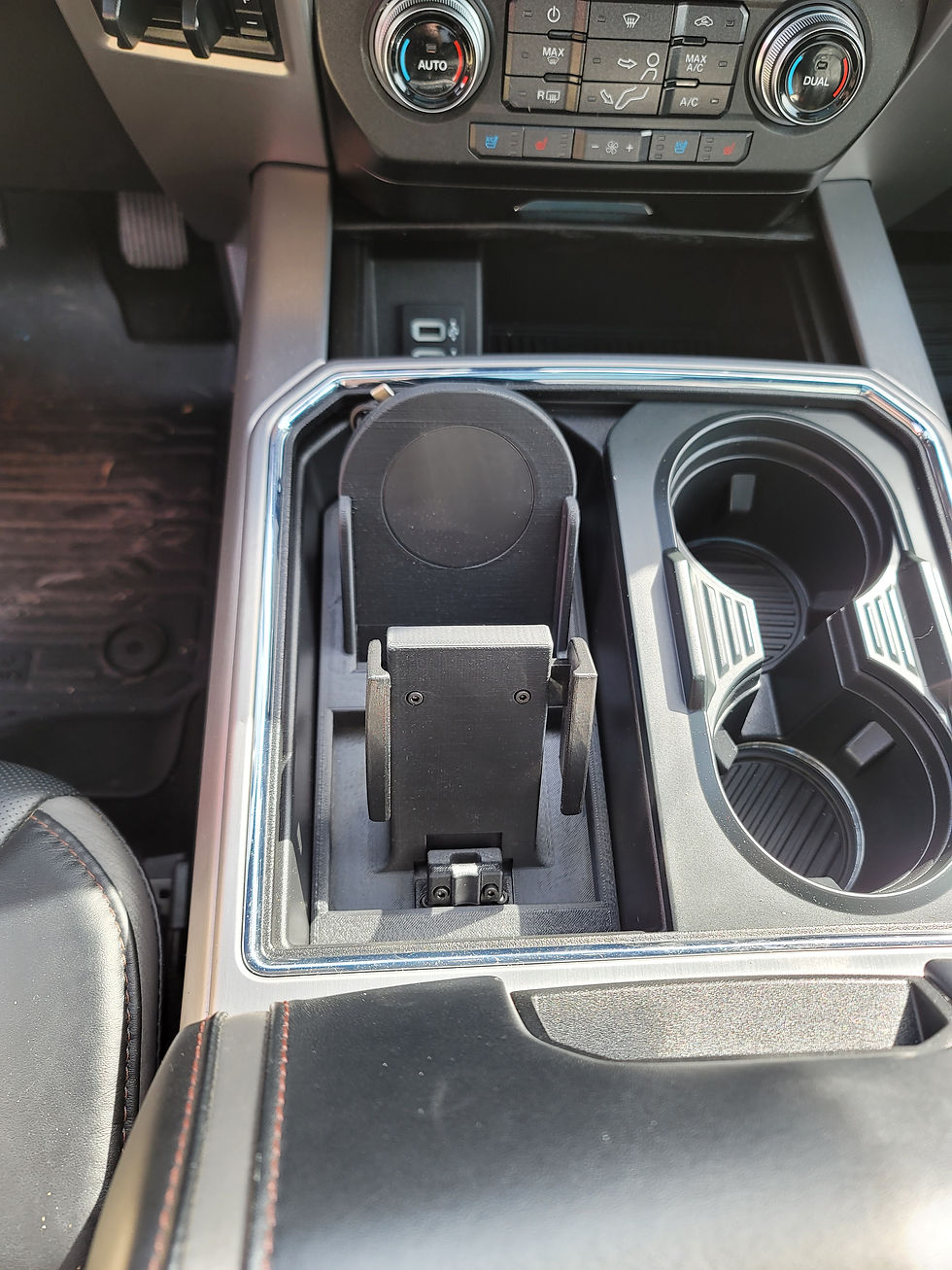 Thumbnail: Qi2 25W Wireless Mag Charger for Ford Super Duty with Quick Dock