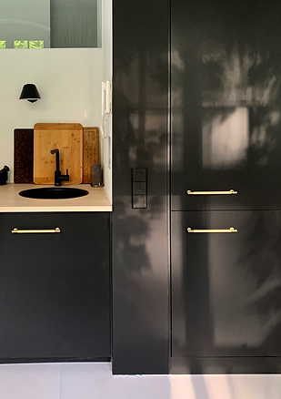 spcmkrs apartment w bathroom kitchen