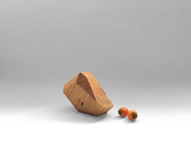 Mobiliario escultura de madera. Diseño interior. Mobiliario artistico. Mesa. Taburete. Totem.