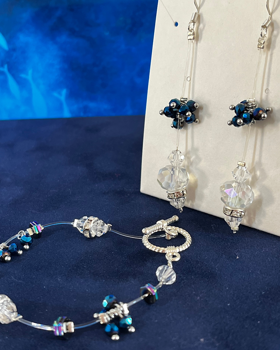 Thumbnail: Transparent & Blue, Classic Elegant, Bracelet