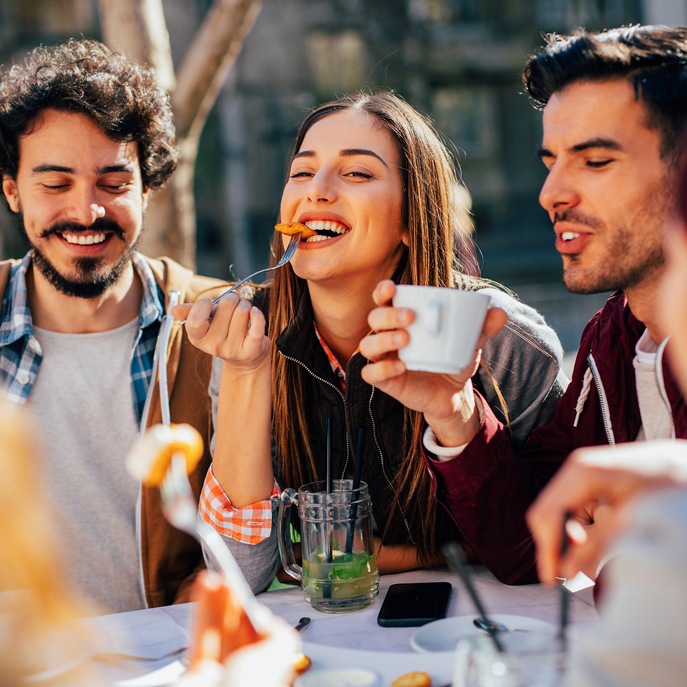 ¡No Sacrifiques tu Vida Social! Aprende a Disfrutar Sin Engordar