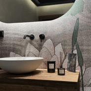 Waschtisch aus Altholz mit Aufsatzwaschbecken und Spiegel