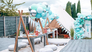 bell-tent-blue-balloons-long-shot.jpeg