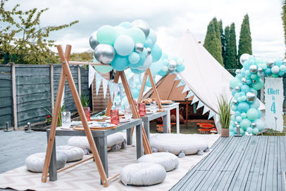 bell-tent-blue-balloons-long-shot.jpeg