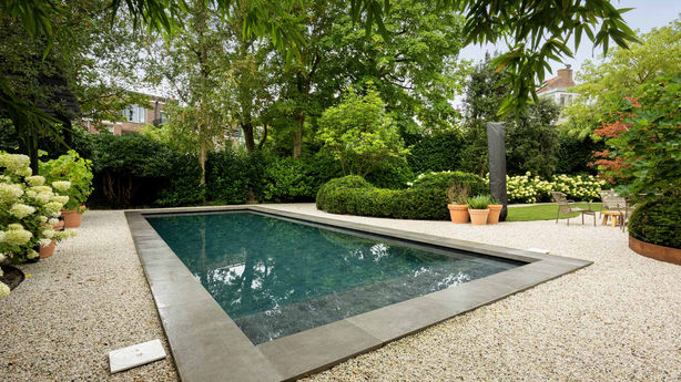 Projectfoto's van een pas opgeleverde tuin van een villa in Haarlem