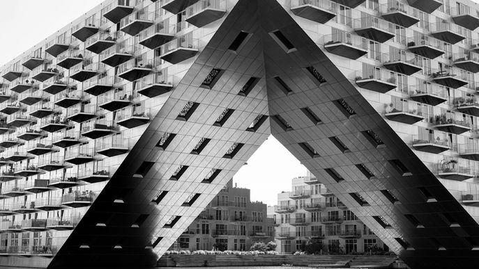 Symmetrische vooraanzichtfoto
Symmetrisch perspectief van het Sluishuis op IJburg vastgelegd door architectuurfotograaf Edward van Hees