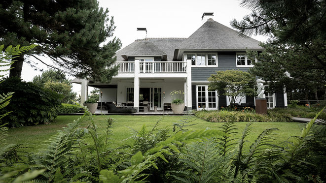 vastgoedfotograaf Het Gooi - Moderne villa met rieten dak, bedrijfsfotografie