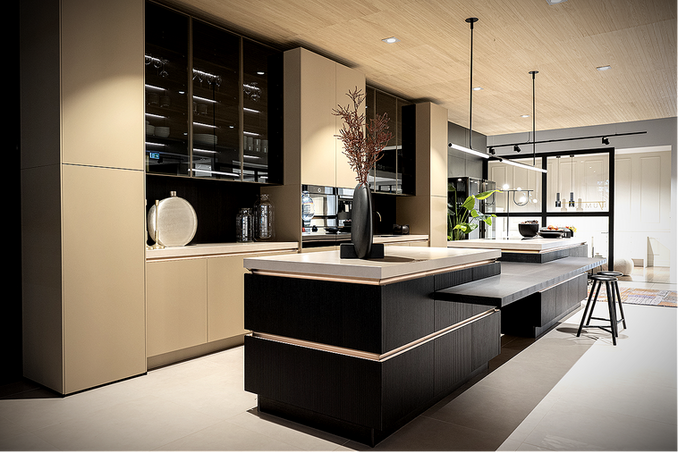 interieurfotograaf Amsterdam - Moderne keuken met kookeiland en glazen kasten