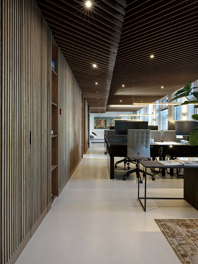 de interieurfotograaf van Noord Holland - Modern kantoorinterieur met houten wand