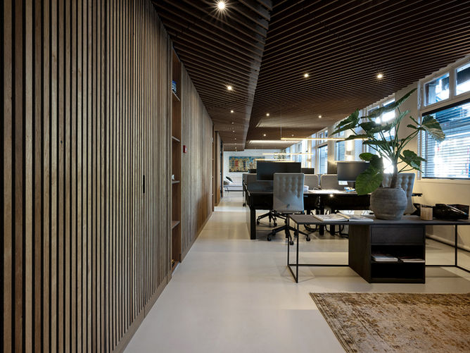 Interieurfotograaf West Friesland - Modern kantoorinterieur met houten wand