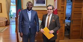 Audience à OTTAWA entre S.E.M. Larbi EL HADJ ALI, Ambassadeur de la République Algérienne Démocratique et Monsieur MALOYI Eudes Président Directeur Général de TAILOR ENERGY Inc.