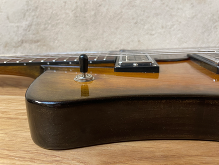 Timothée Hornus, luthier guitare à Toulouse - Fabrication de guitares électriques - Guitares custom style vintage - Entretien & réglage - Accompagnement de projet